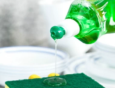 5 αλλιώτικες χρήσεις για το υγρό απορρυπαντικό πιάτων